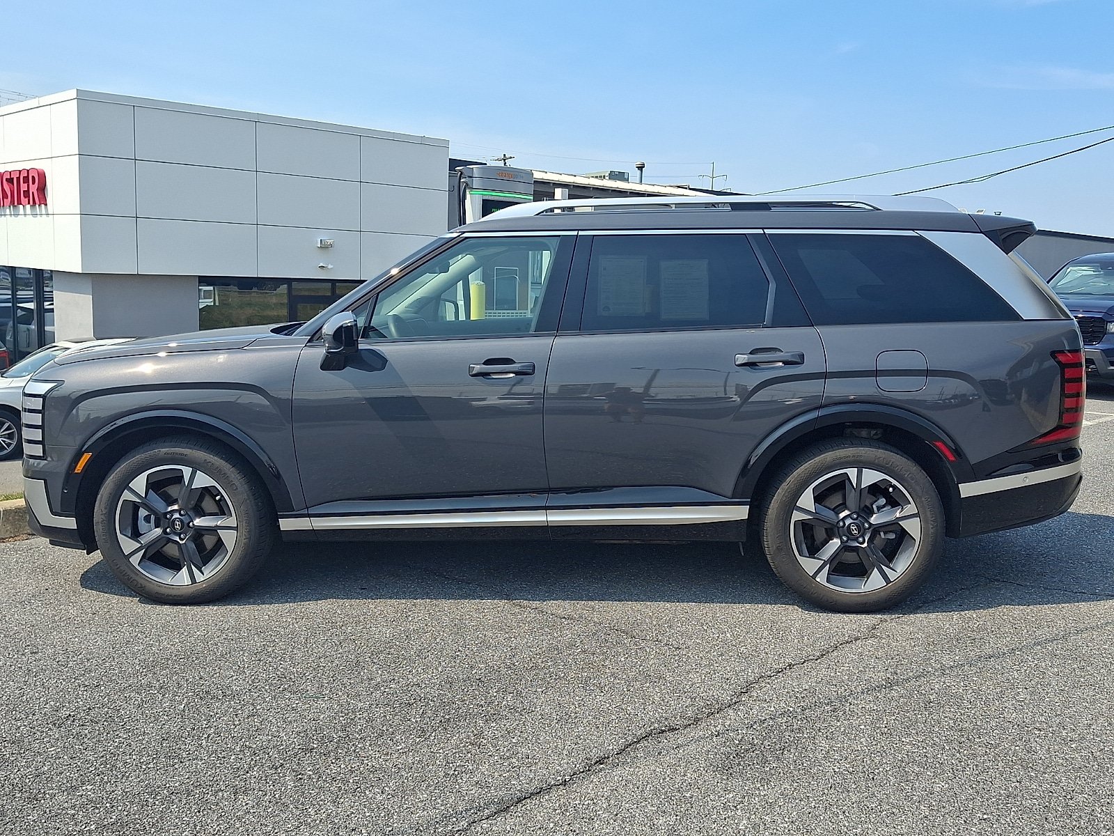 Certified 2026 Hyundai Palisade Limited AWD/4WD image 8