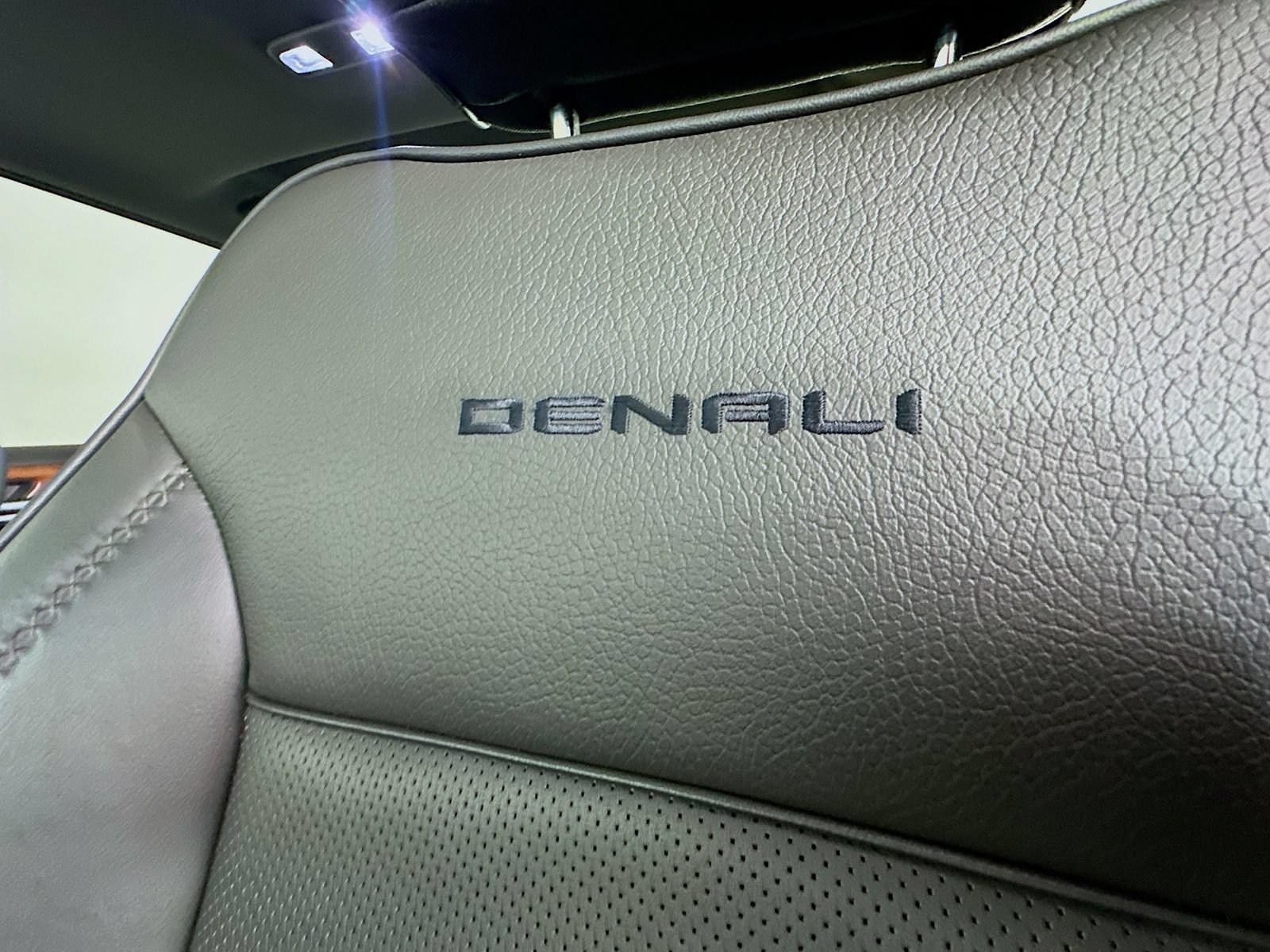 Used 2022 GMC Sierra 1500 Denali w/ Technology Package AWD/4WD image 37