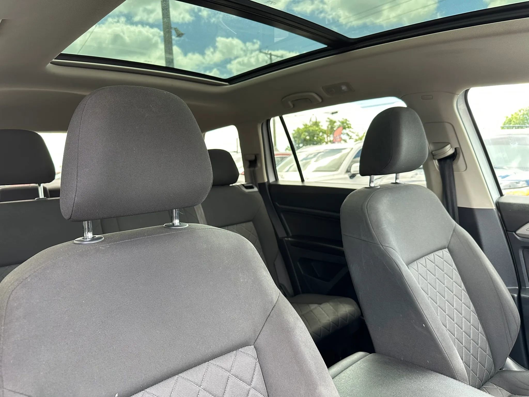 Used 2018 Volkswagen Atlas Launch Edition FWD image 19