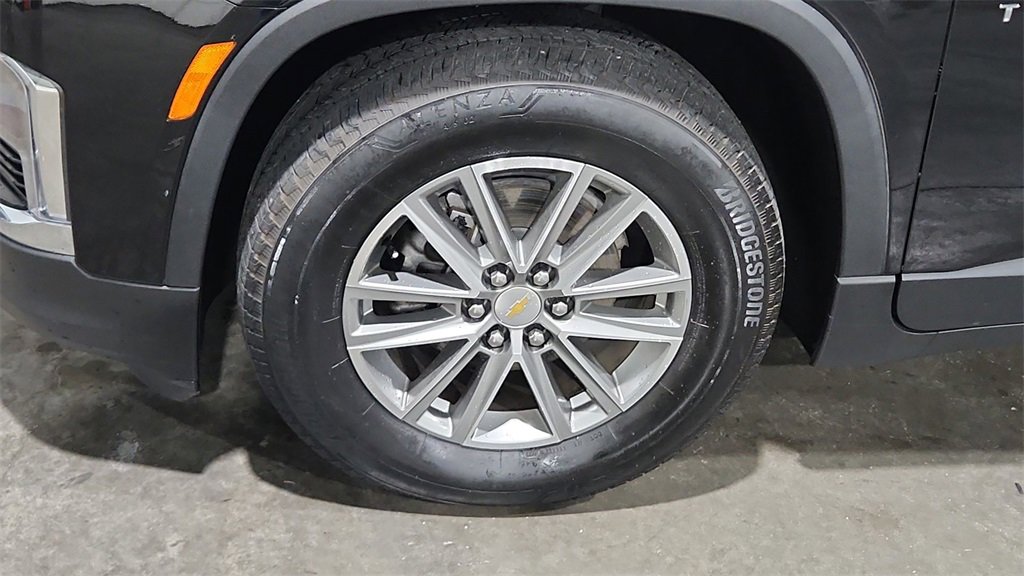 Used 2023 Chevrolet Traverse LT image 14