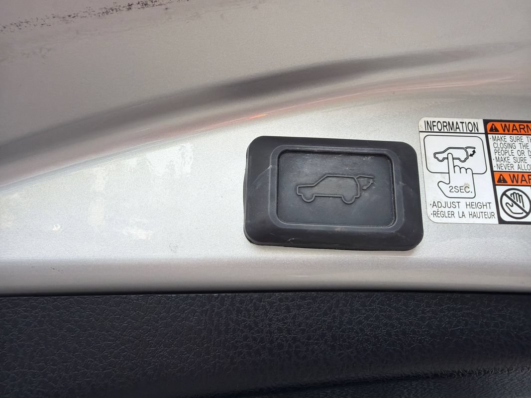 Used 2015 Toyota RAV4 Limited AWD/4WD image 17