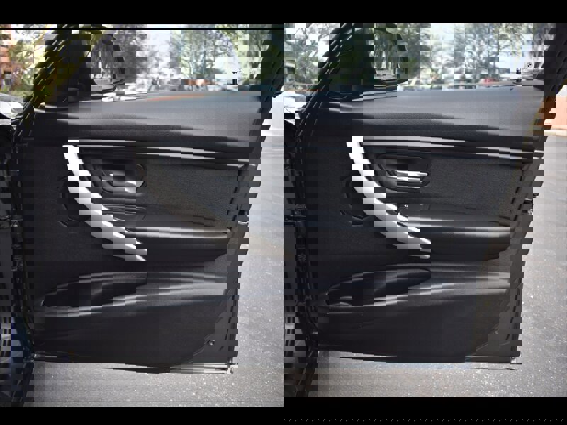 Used 2016 BMW 320i Sedan w/ Sport Package image 35