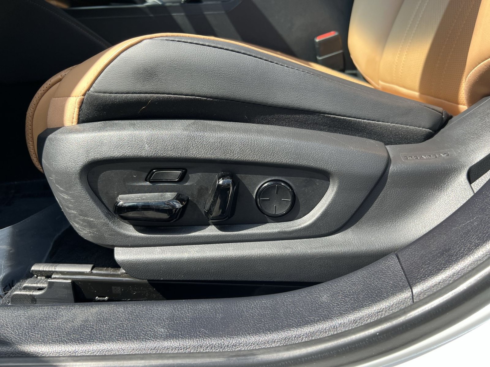 Used 2022 Lexus ES 300h w/ Accessory Package FWD image 14