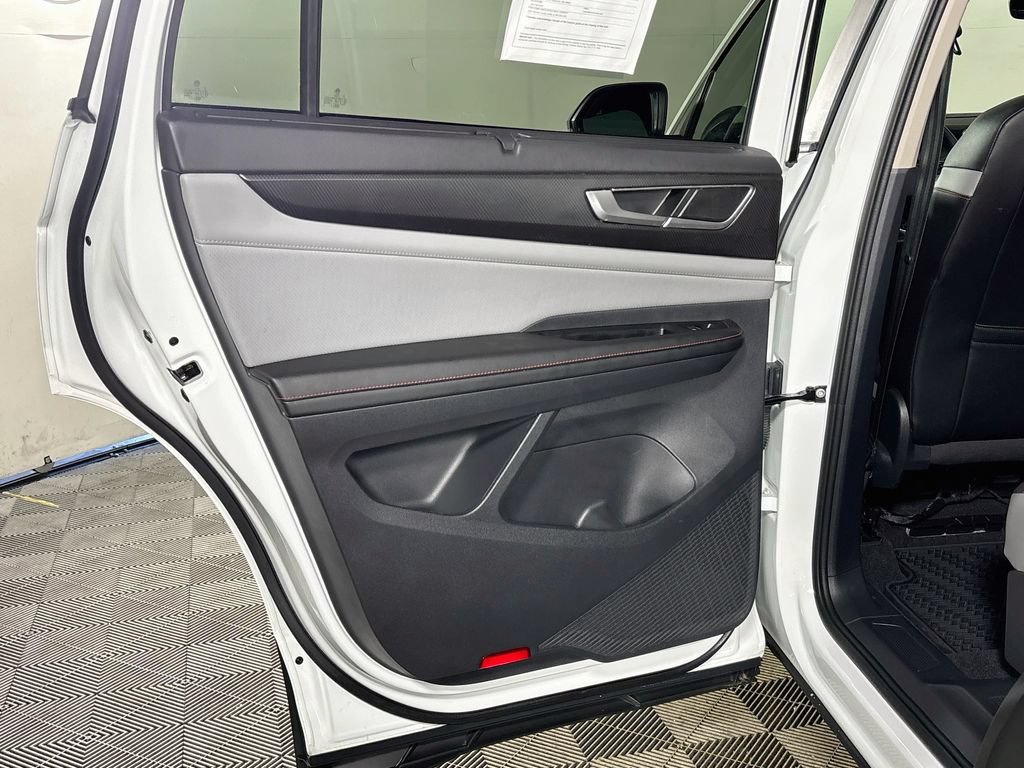 Certified 2024 Volkswagen Atlas Peak Edition SE AWD/4WD image 20