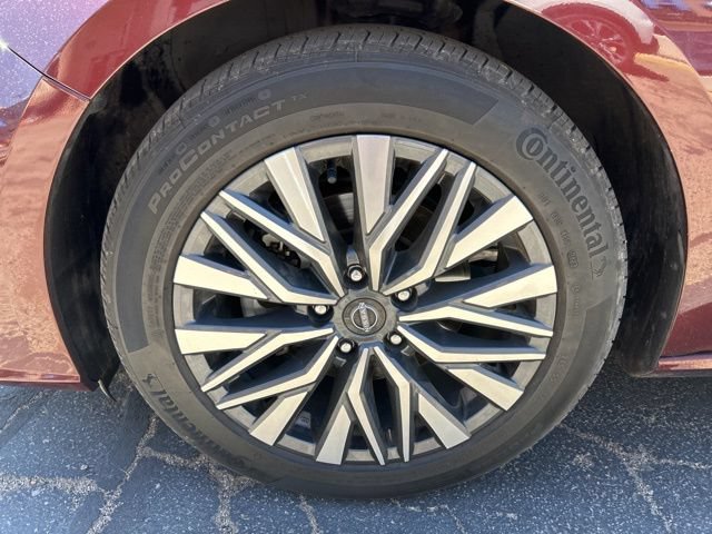 Used 2024 Nissan Altima 2.5 SV FWD image 14