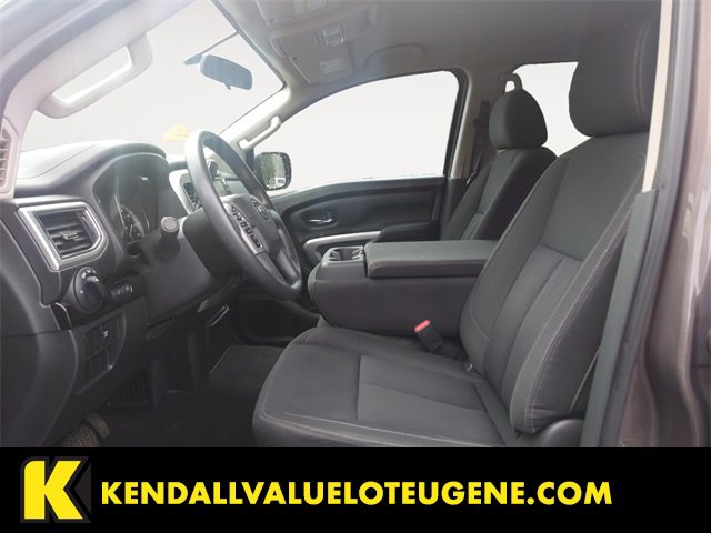 Used 2017 Nissan Titan SV image 9