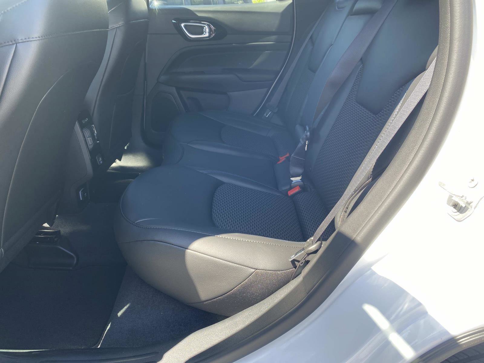 New 2026 Jeep Compass Latitude image 10