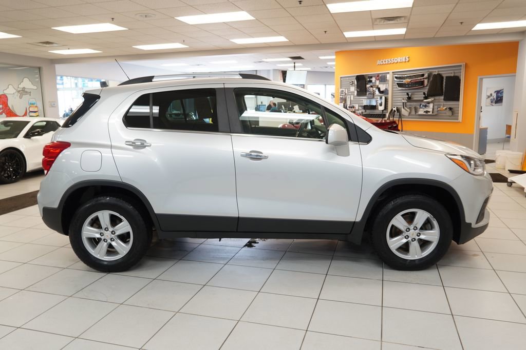 Used 2019 Chevrolet Trax LT w/ LT Convenience Package image 12