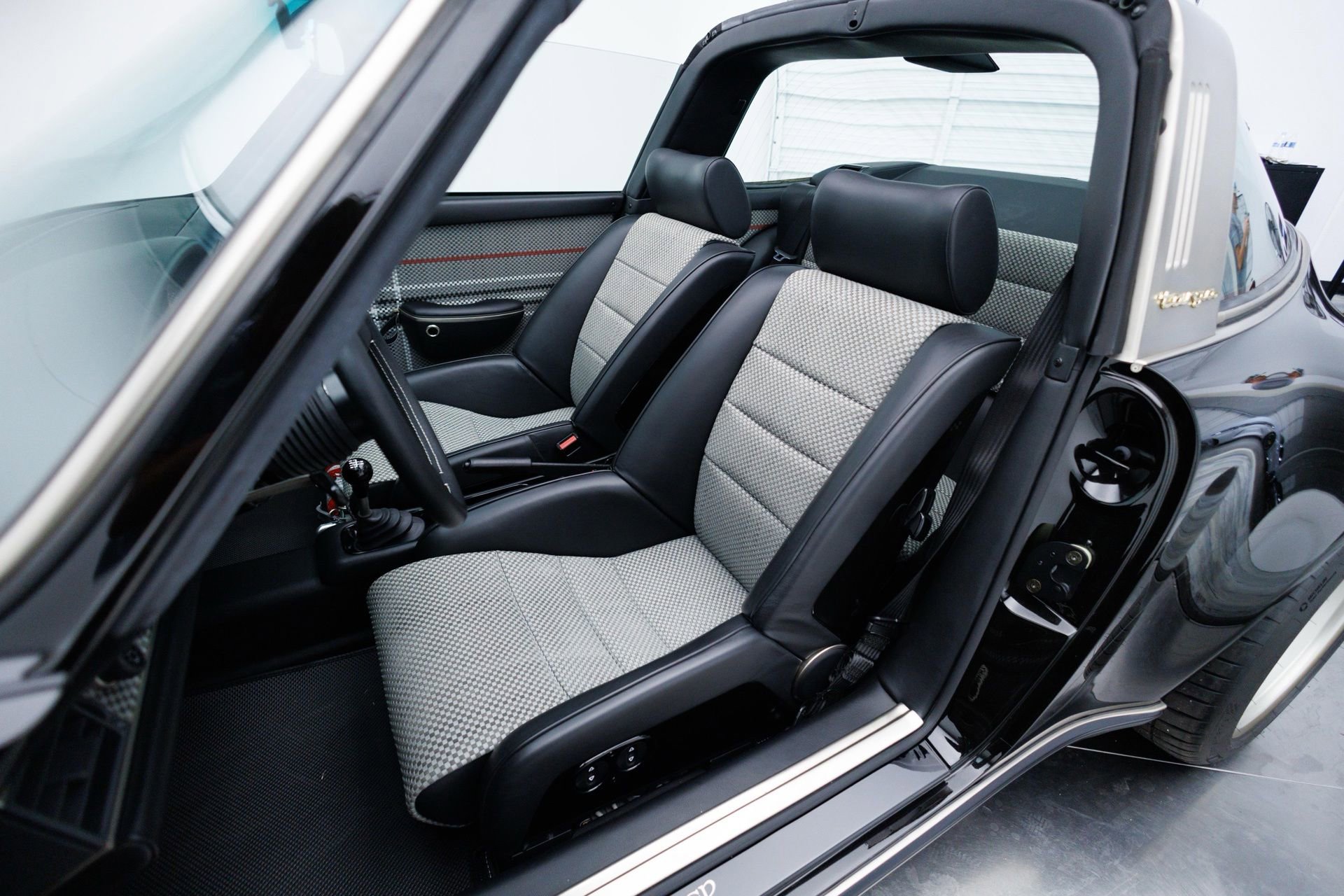 Used 1992 Porsche 911 Targa RWD image 46