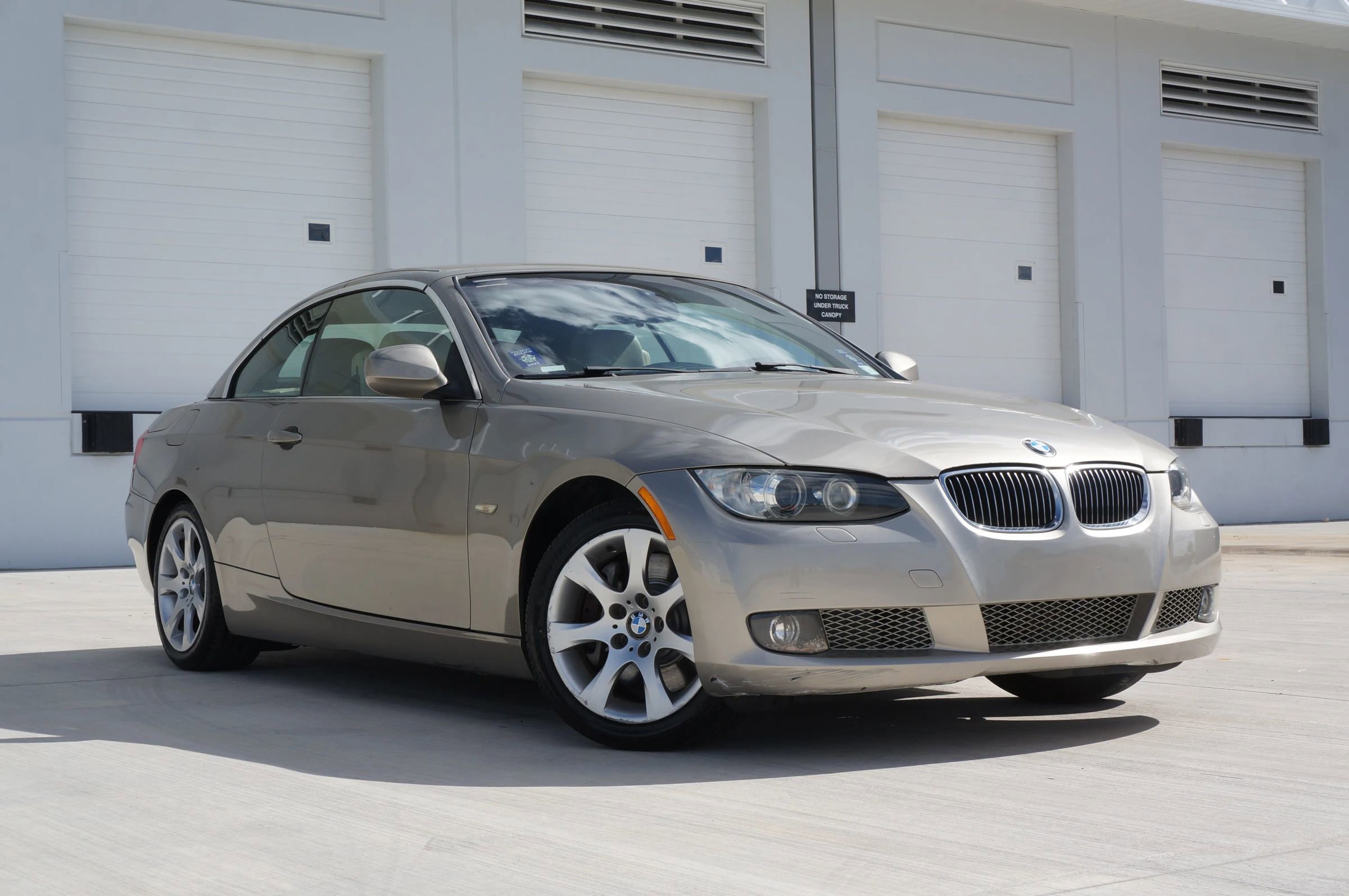 Used 2010 BMW 335i Convertible image 3