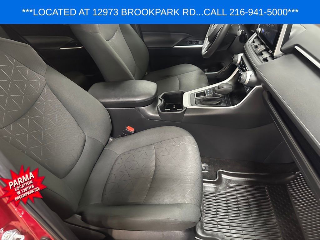 Used 2024 Toyota RAV4 XLE w/ Convenience Package image 24