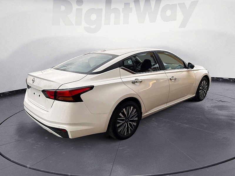 Used 2025 Nissan Altima 2.5 SV image 5