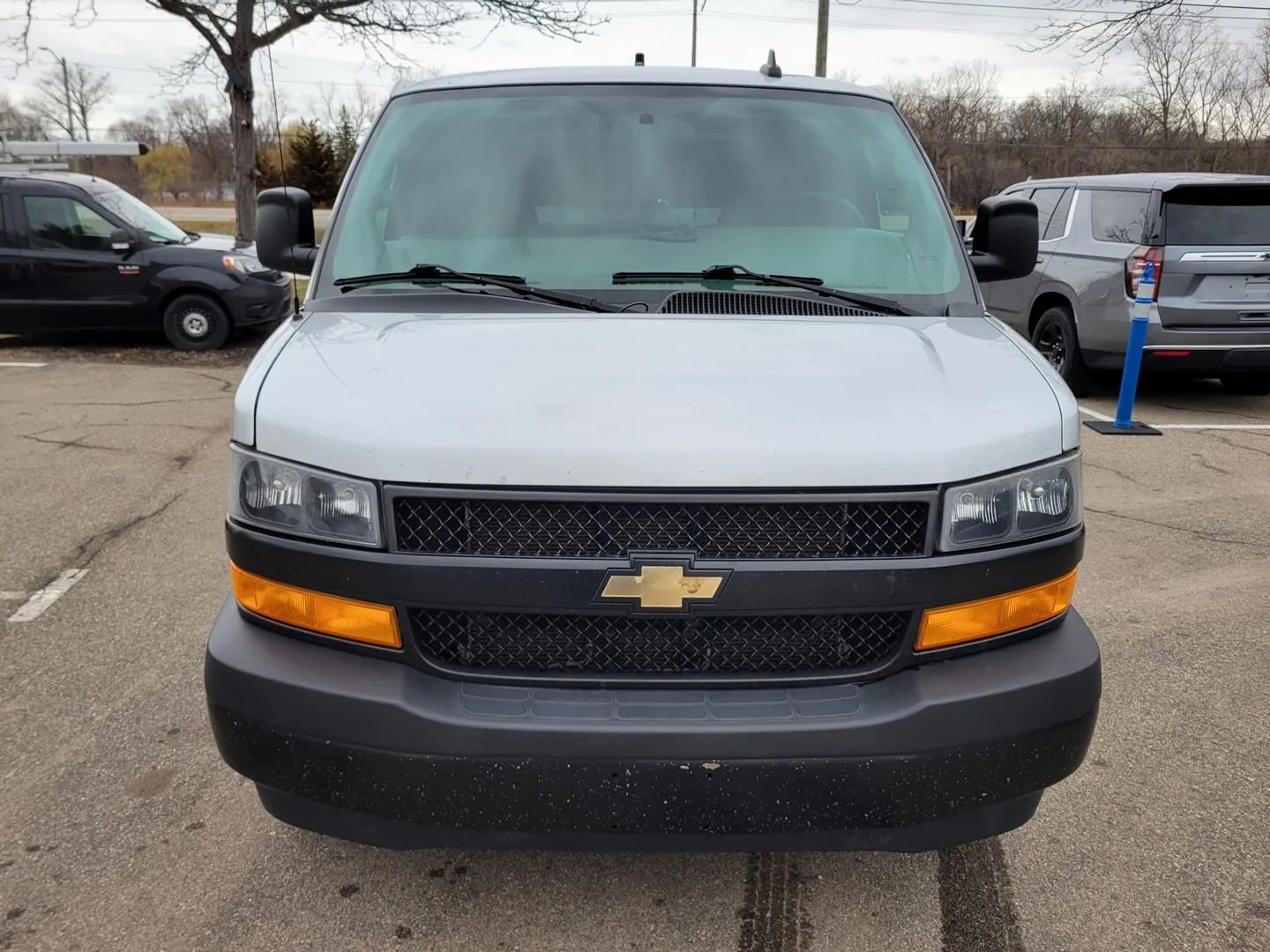 Used 2020 Chevrolet Express 3500 LS RWD image 9