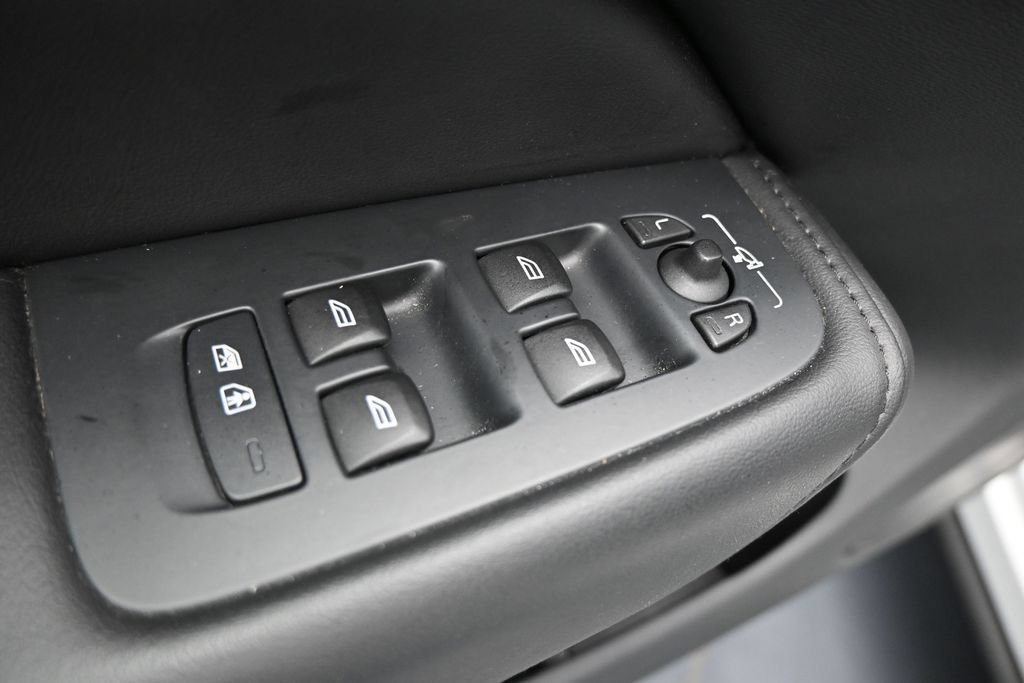 Used 2023 Volvo XC60 B5 Plus w/ Climate Package AWD/4WD image 11