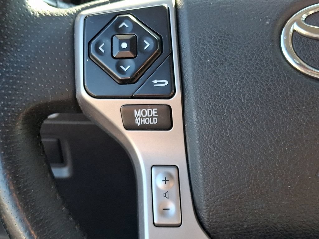 Used 2018 Toyota 4Runner SR5 AWD/4WD image 24