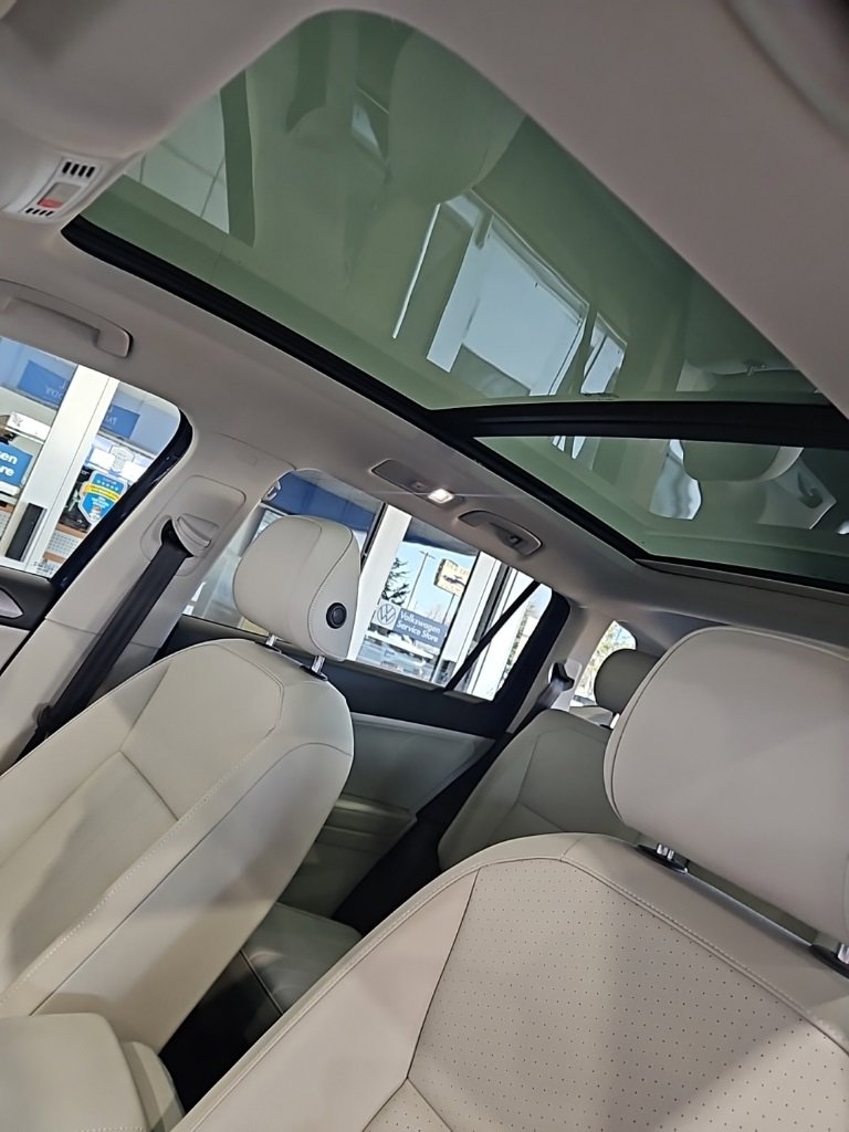 Certified 2024 Volkswagen Tiguan SE w/ Panoramic Sunroof Package image 29
