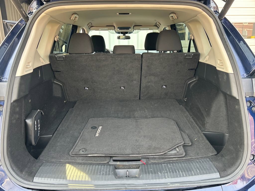 Used 2024 Nissan Rogue SV image 28