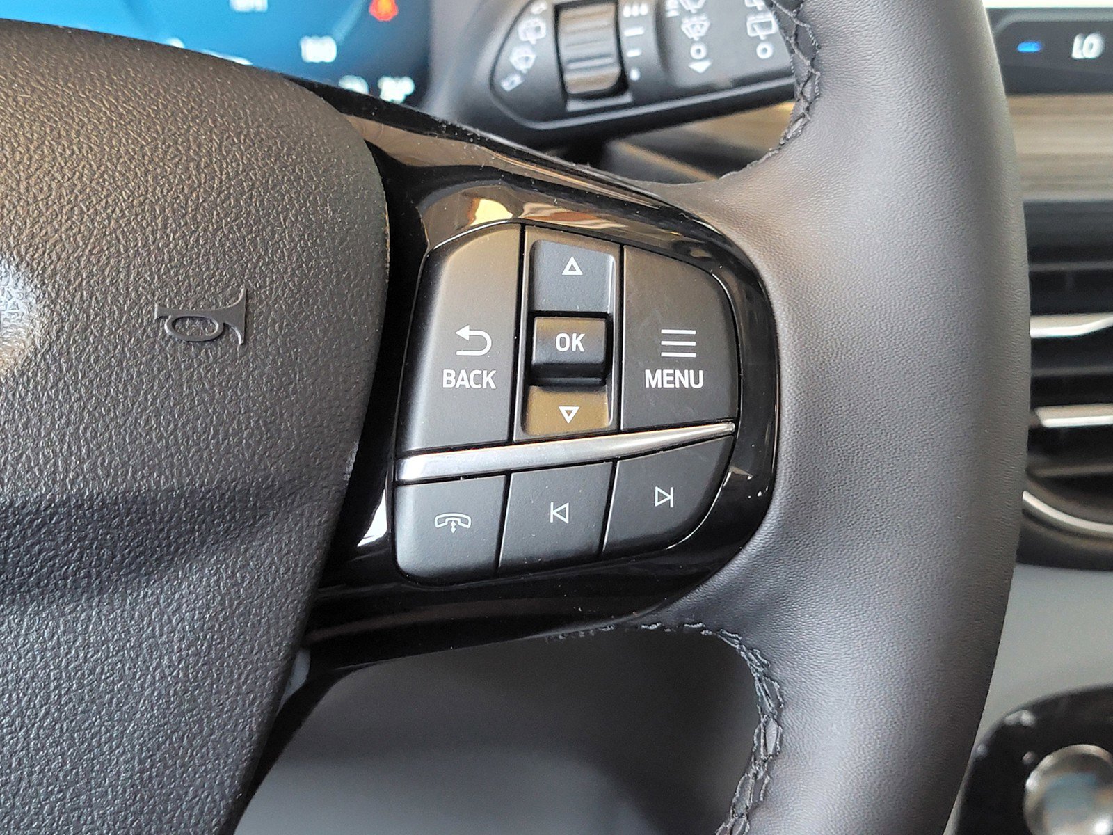 New 2024 Ford Escape SE w/ PHEV Premium Package image 27
