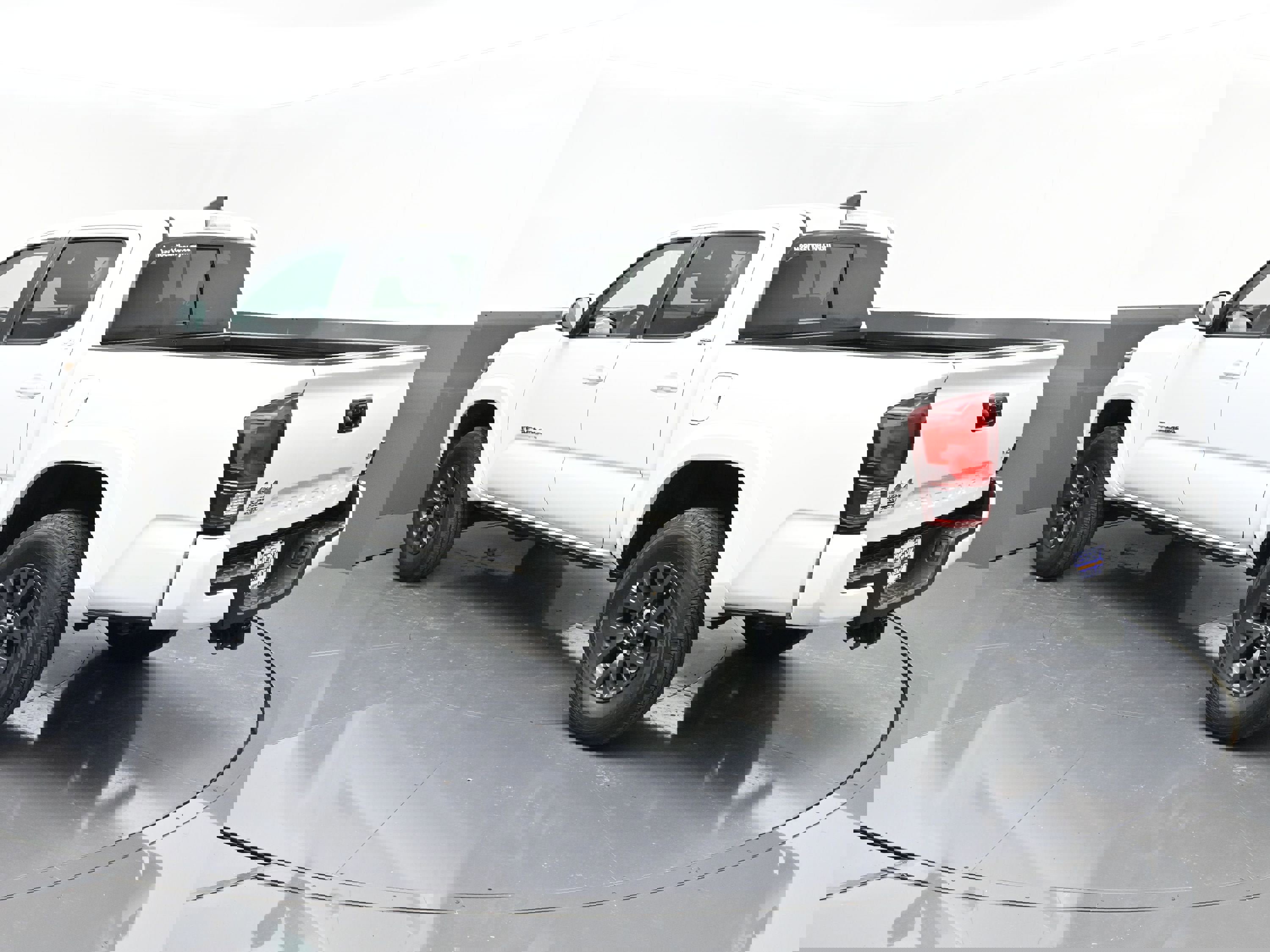 Used 2023 Toyota Tacoma SR5 w/ Technology Package image 5