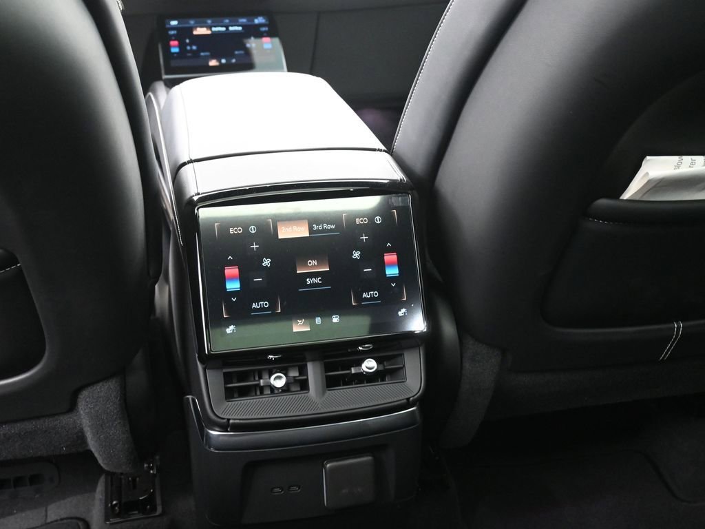 Used 2026 Cadillac Vistiq Luxury image 15