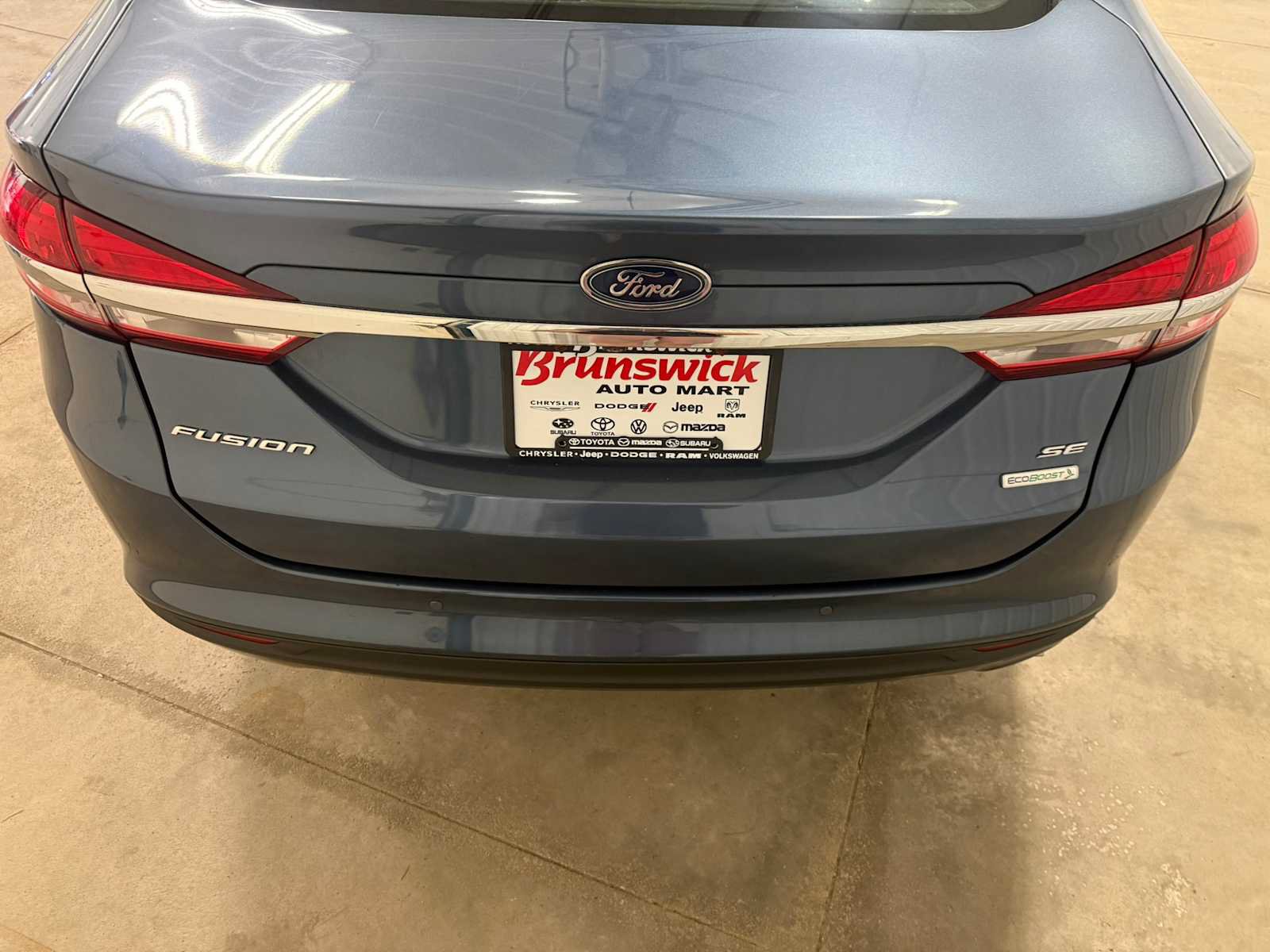 Used 2018 Ford Fusion SE w/ Fusion SE Technology Package FWD image 16