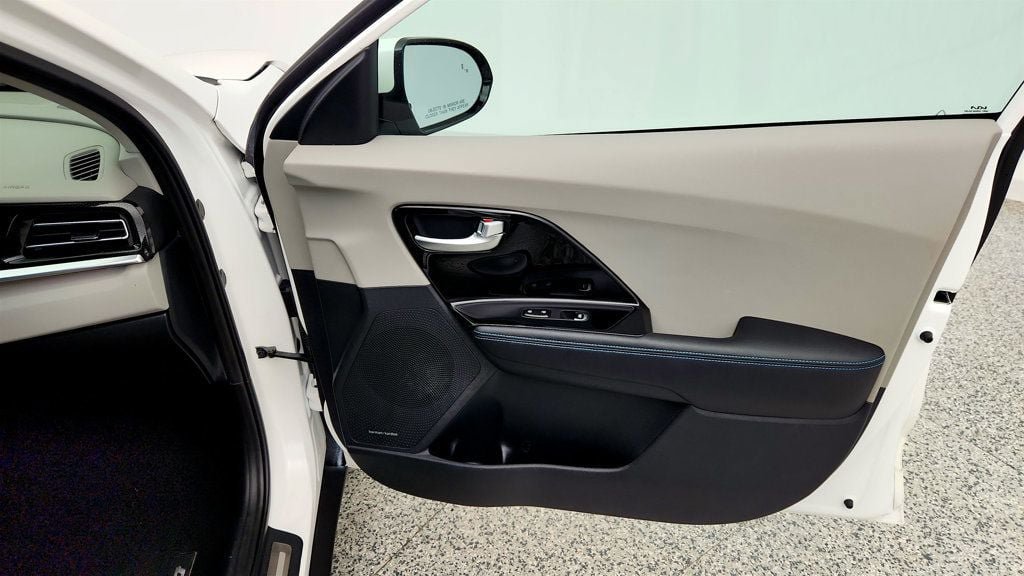 Used 2022 Kia Niro EX Premium FWD image 26