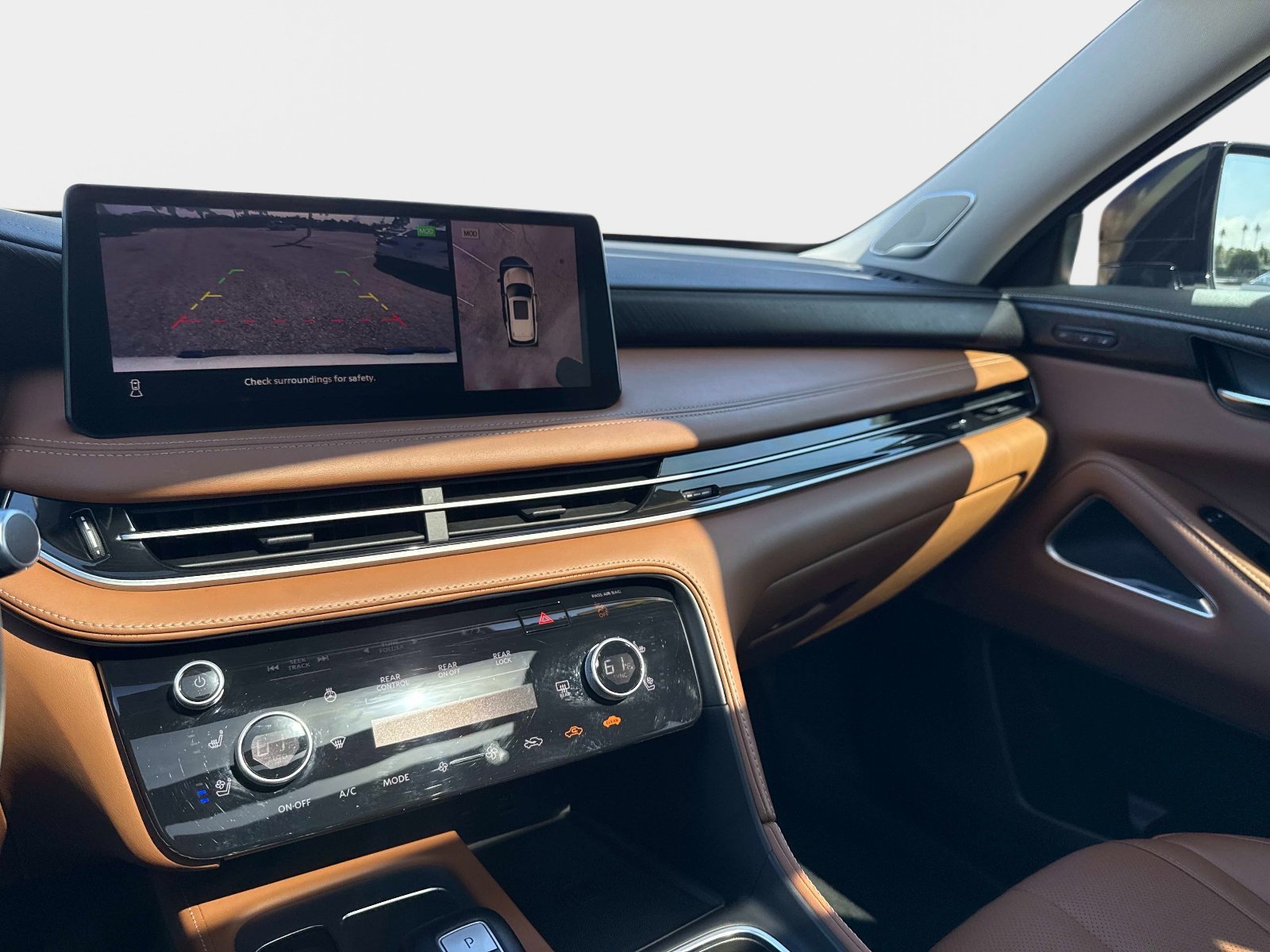 Used 2023 INFINITI QX60 Sensory w/ Cargo Package image 25