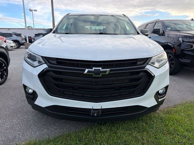 Used 2021 Chevrolet Traverse LT w/ LPO, Blackout Package AWD/4WD image 2