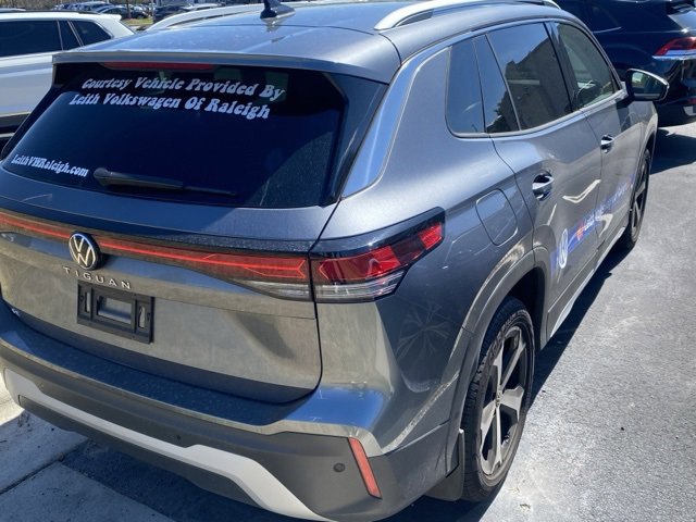 Used 2025 Volkswagen Tiguan SE image 16
