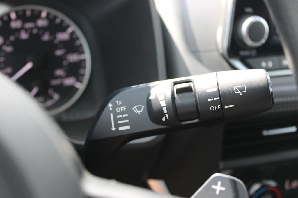 Used 2024 Nissan Rogue SV AWD/4WD image 39