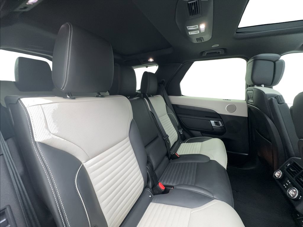 Used 2023 Land Rover Discovery Metropolitan Edition AWD/4WD image 27