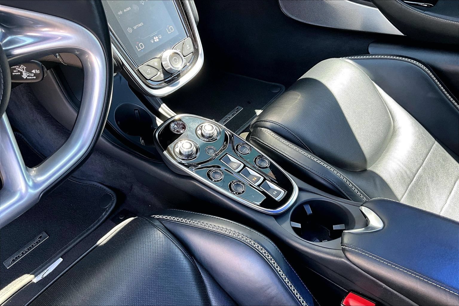 Used 2021 McLaren GT RWD image 16