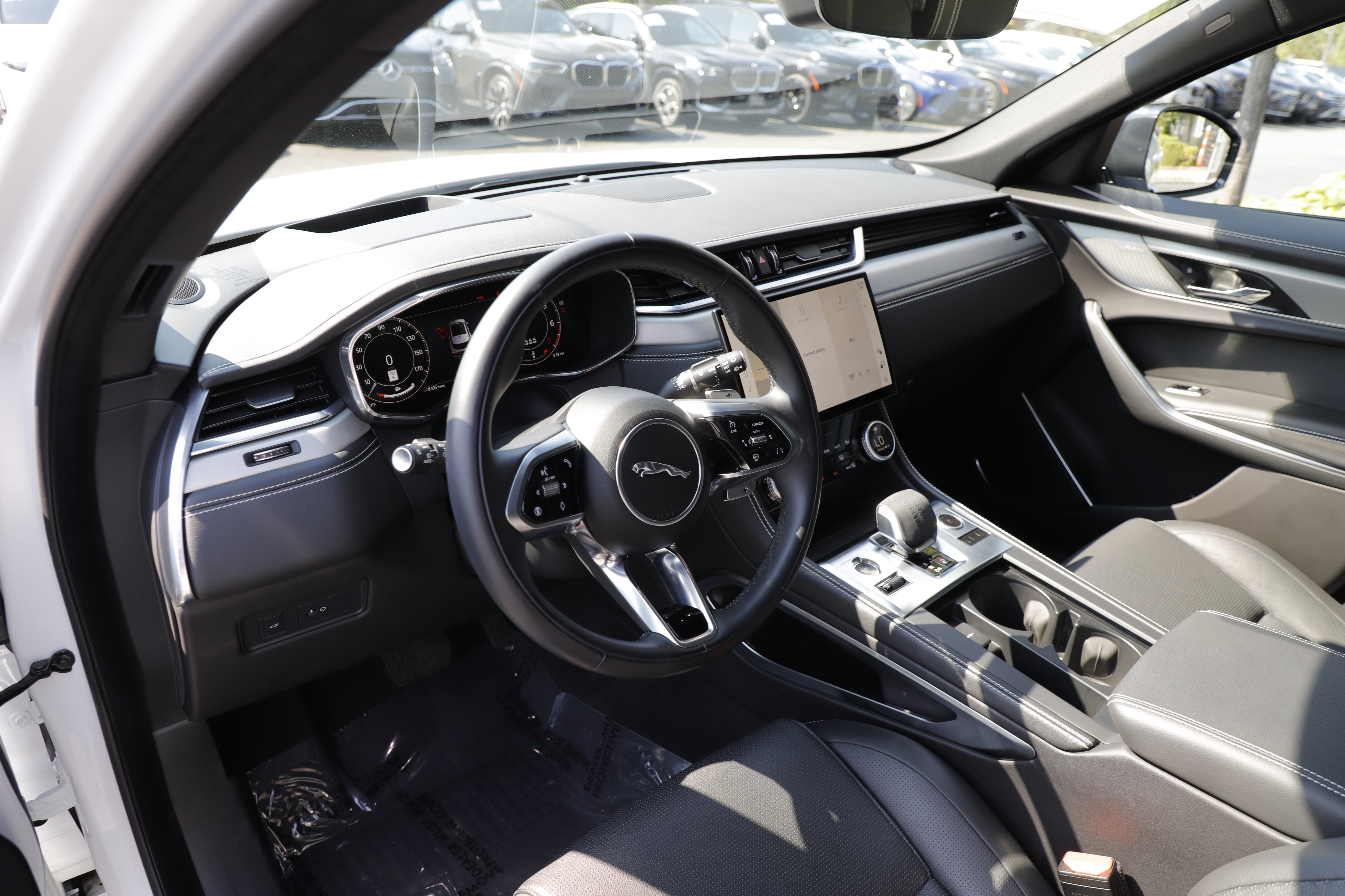 Certified 2025 Jaguar F-PACE R-Dynamic S AWD/4WD image 17