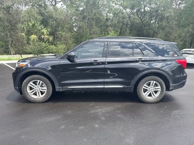 Used 2021 Ford Explorer XLT AWD/4WD image 2