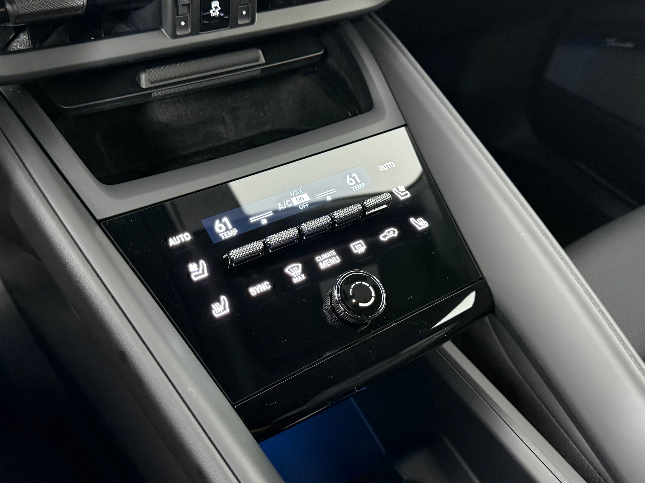 Certified 2025 Porsche Macan 4S Electric AWD/4WD image 20