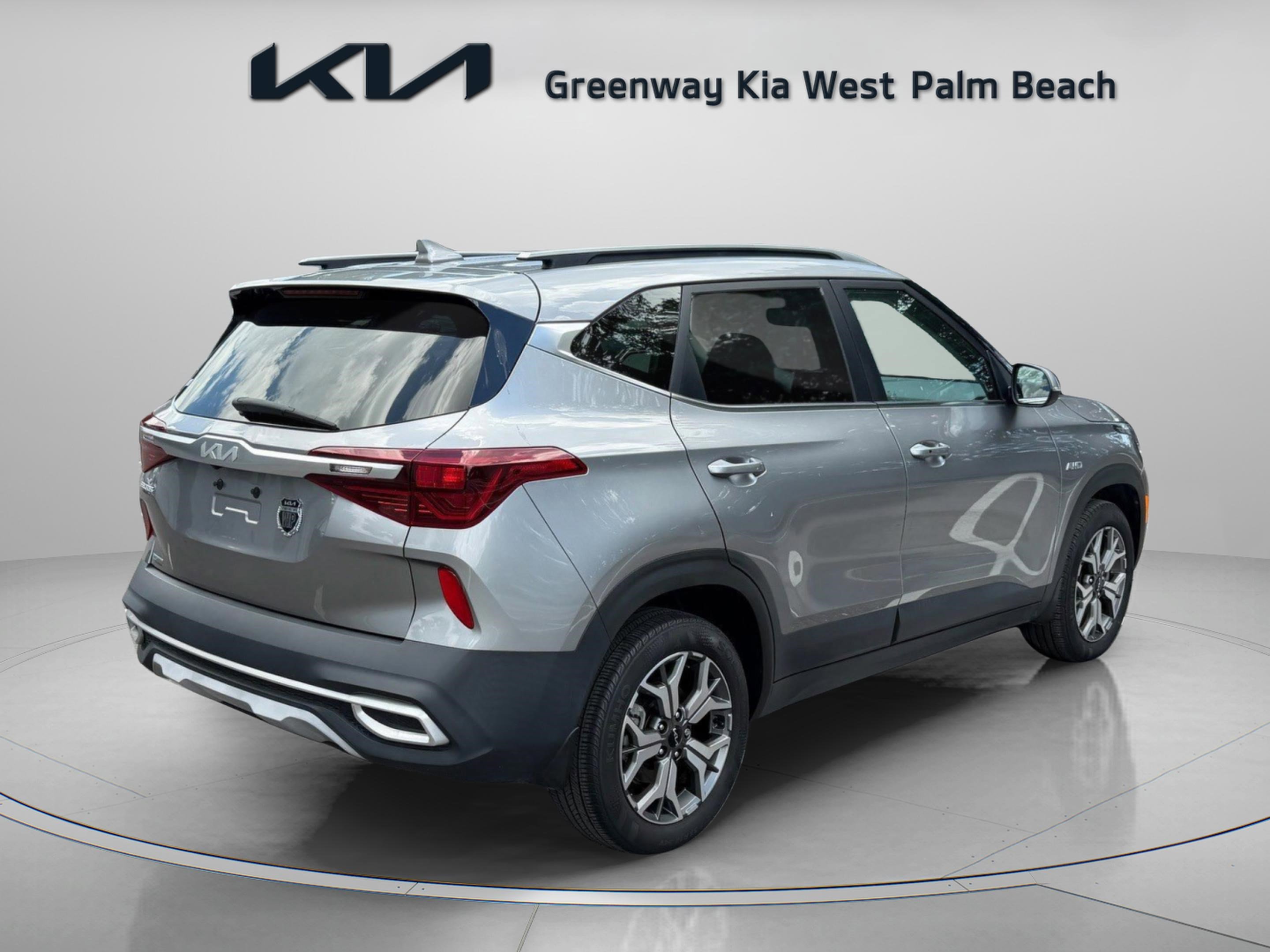 Used 2023 Kia Seltos EX AWD/4WD image 7