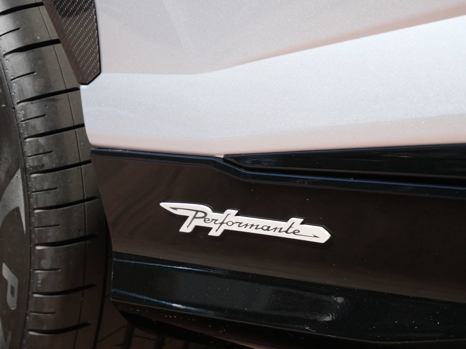 Used 2024 Lamborghini Urus Performante AWD/4WD image 33