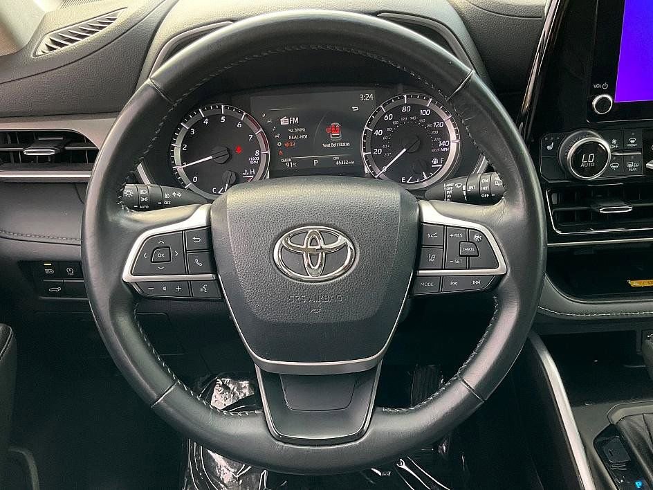 Used 2023 Toyota Highlander XLE image 22