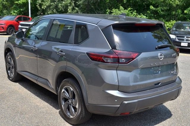 Used 2024 Nissan Rogue SV AWD/4WD image 6