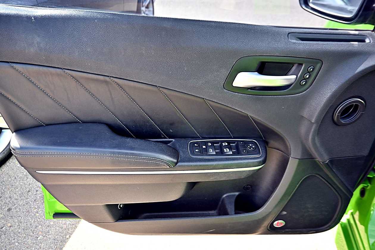 Used 2017 Dodge Charger R/T Scat Pack w/ Technology Group RWD image 10