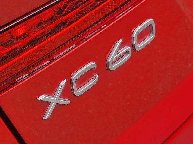 Certified 2023 Volvo XC60 B5 Plus AWD/4WD image 17
