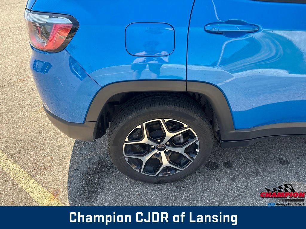 Used 2025 Jeep Compass Limited AWD/4WD image 32