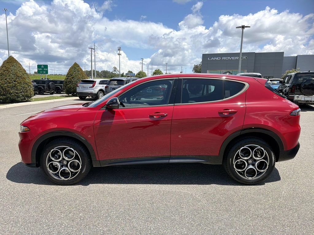 Used 2025 Alfa Romeo Tonale AWD/4WD image 2