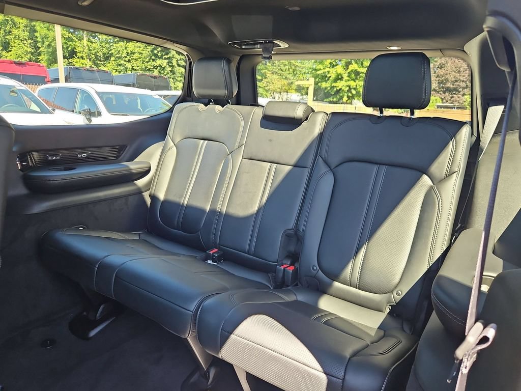 New 2026 Jeep Grand Wagoneer Summit AWD/4WD image 31