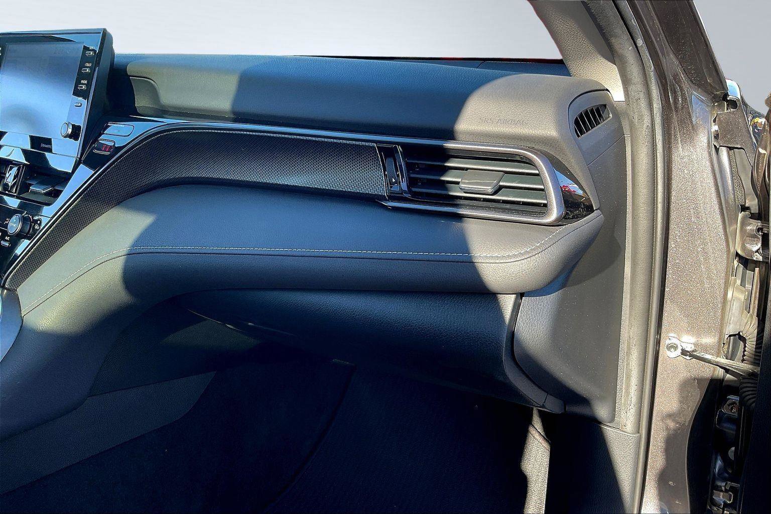 Used 2022 Toyota Camry XSE image 17