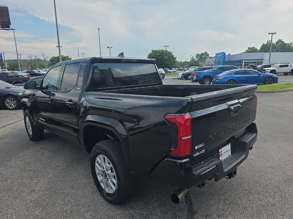 Certified 2025 Toyota Tacoma SR5 AWD/4WD image 6
