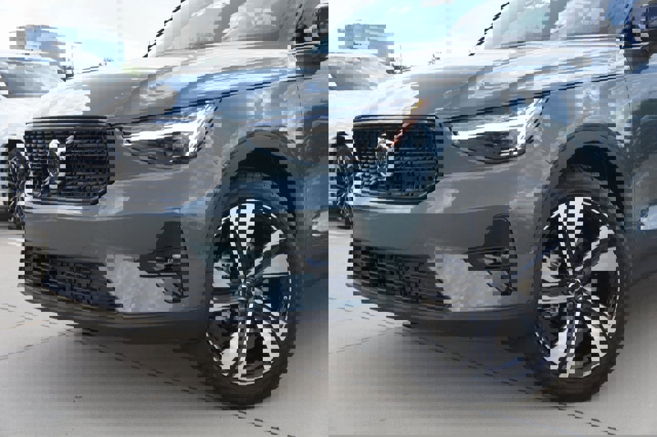 New 2026 Volvo XC40 B5 Plus w/ Protection Package Premier image 23