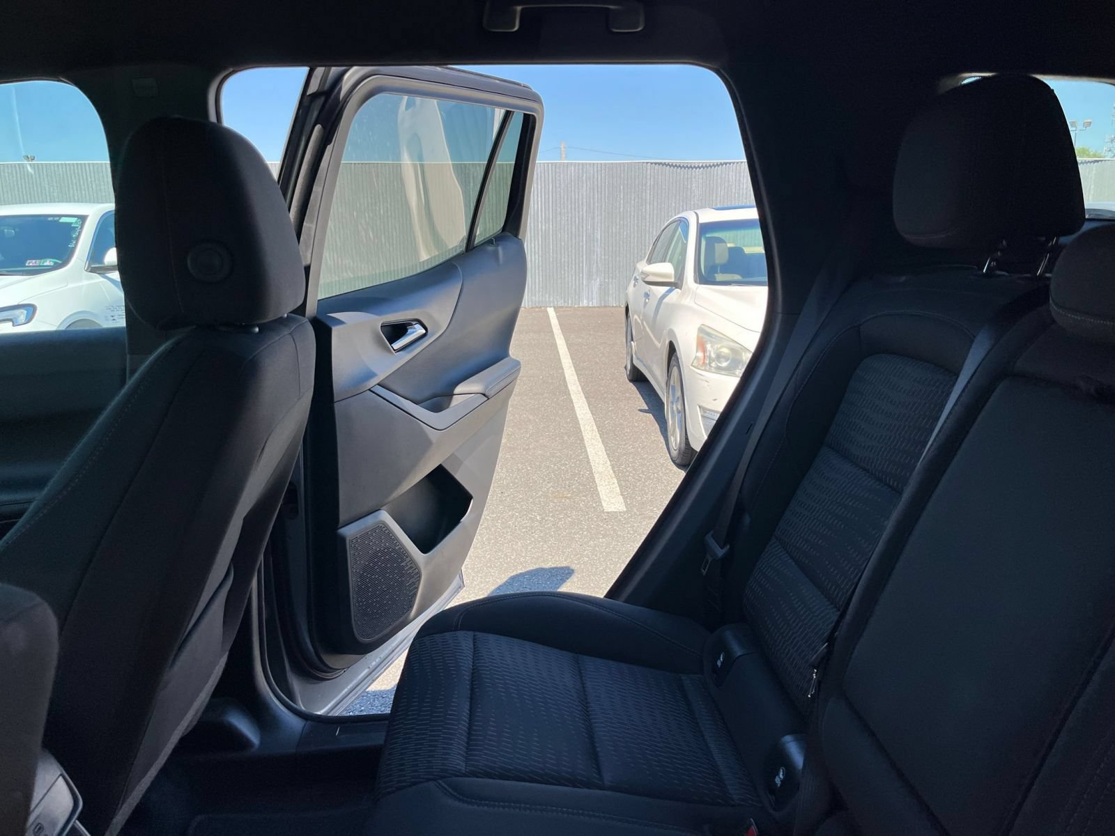 Used 2025 Chevrolet Equinox LT FWD image 39