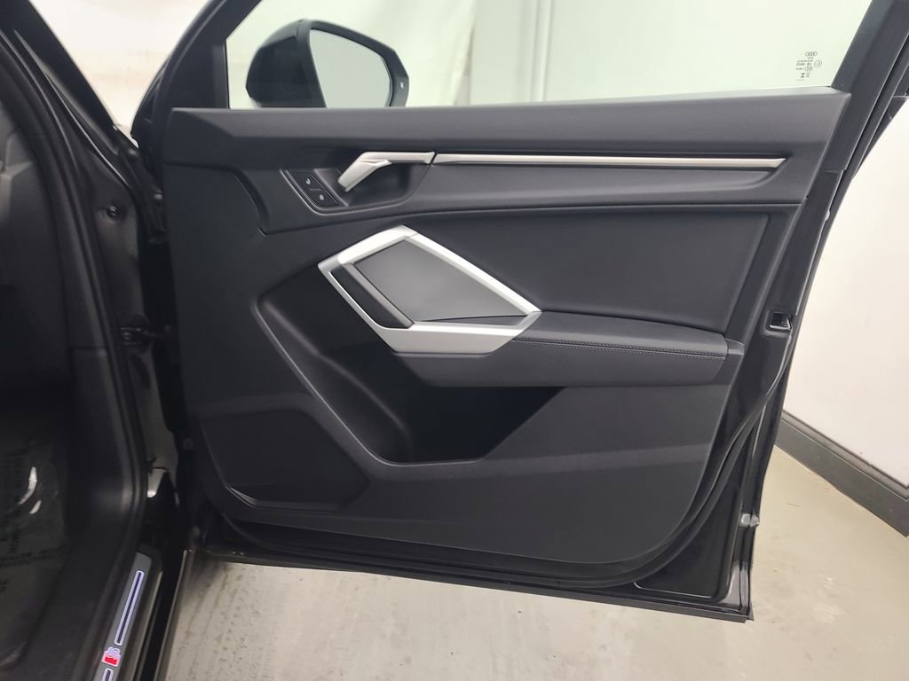 Used 2025 Audi Q3 2.0T Premium image 14