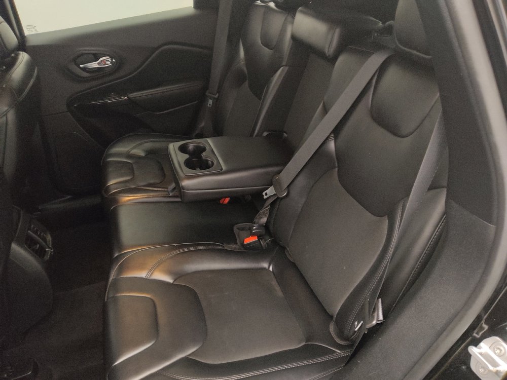 Used 2020 Jeep Cherokee Latitude Plus image 18